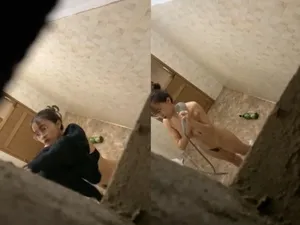 Quay lén nhân tình vú ngon tắm, khe cô bé chảy nước ròng ròng