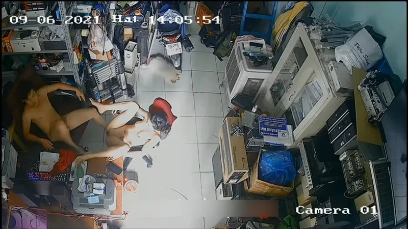 Người vợ người chồng nện nhau trong của của quý máy tính